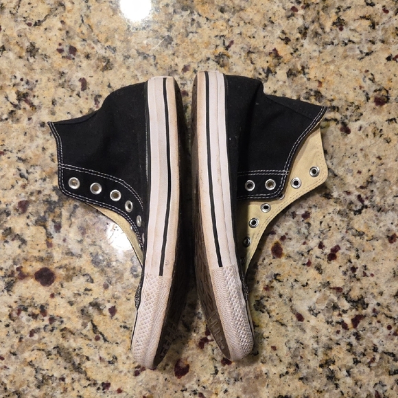 Converse Chuck Taylor All Star Black and White High-Top. Size 8 Men's. - Picture 2 of 8